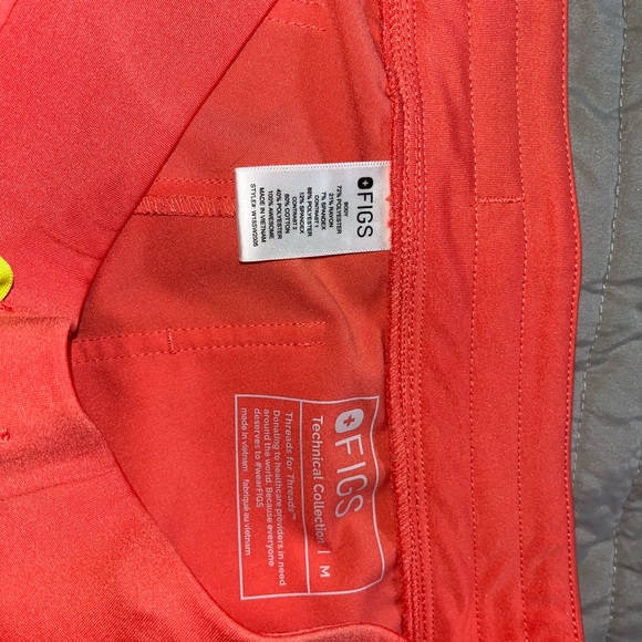 Hi!! Selling my FIGS that were worn once!! - Picture 3 of 4